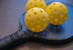 PICKLEBALL PADDLE WITH BALLS
