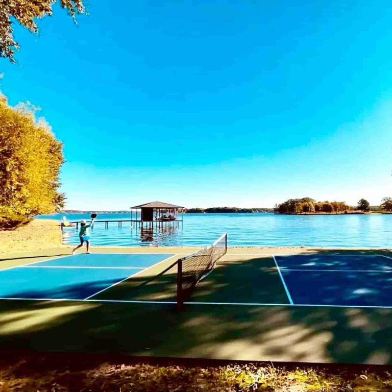 PICKLEBALL COURT IN SUN